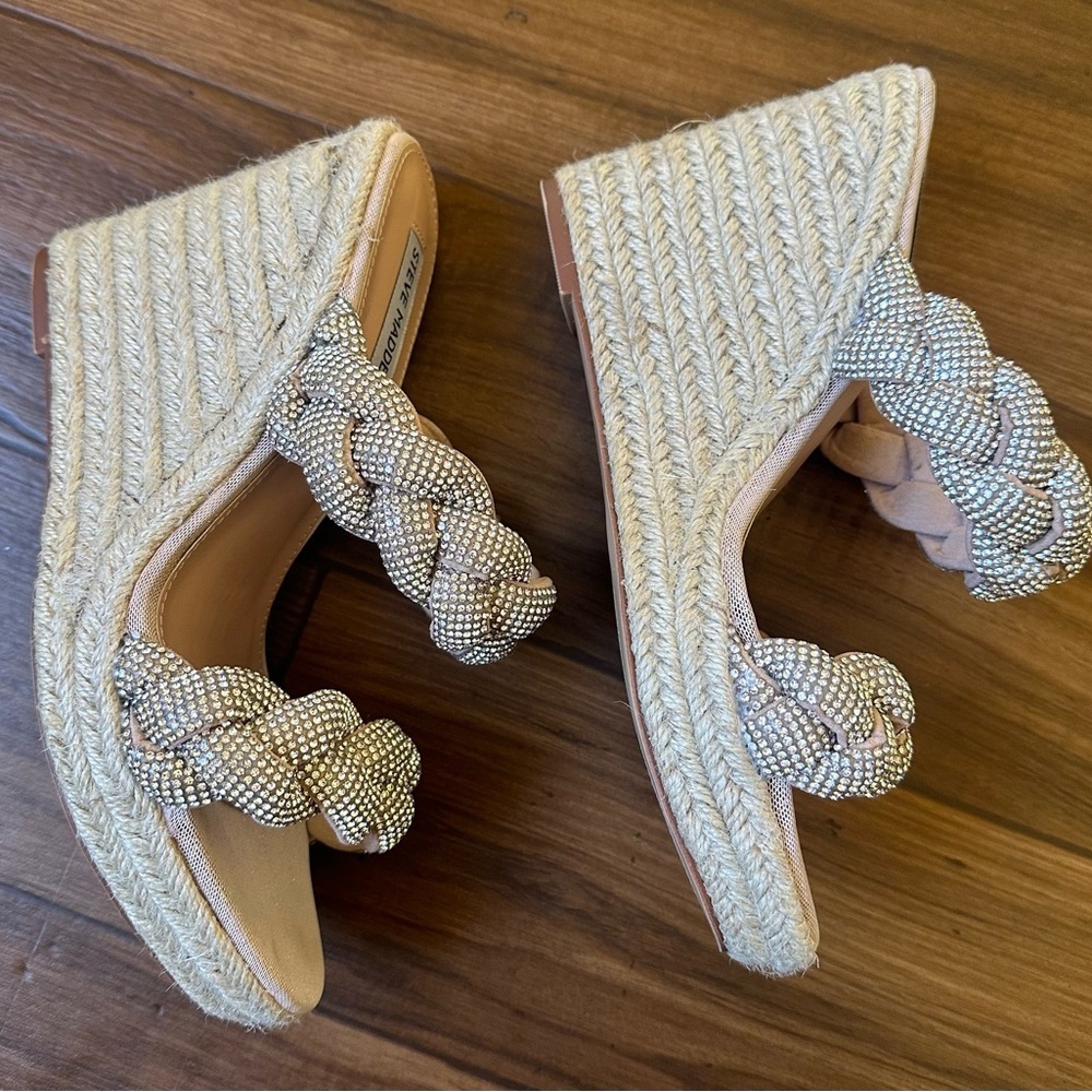 Steve Madden Cream and Silver Wedges